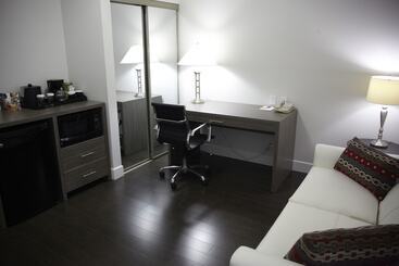 בית מלון כפרי Admiral Inn Mississauga