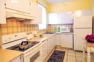 هتل Bay View Suites Paradise Island