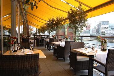 هتل Courtyard By Marriott Duesseldorf Hafen