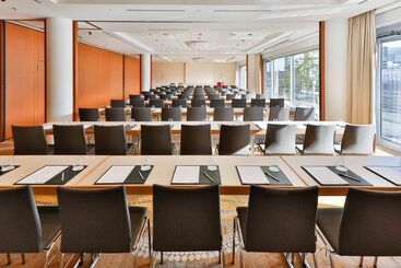هتل Courtyard By Marriott Duesseldorf Hafen