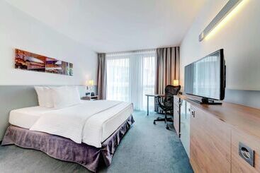 هتل Hilton Garden Inn Stuttgart Neckarpark
