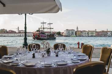هتل Hilton Molino Stucky Venice