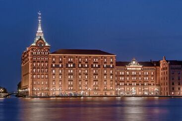 هتل Hilton Molino Stucky Venice