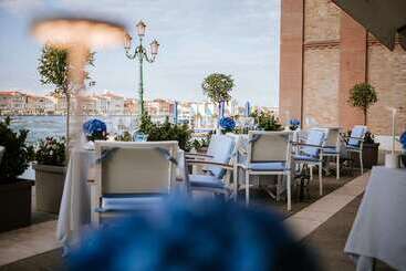 هتل Hilton Molino Stucky Venice