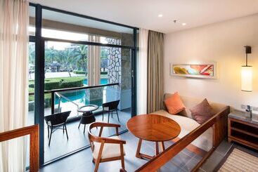 هتل Hilton Sanya Yalong Bay Resort & Spa