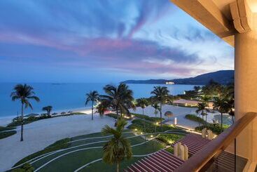 هتل Hilton Sanya Yalong Bay Resort & Spa