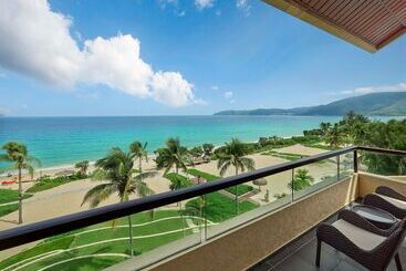 هتل Hilton Sanya Yalong Bay Resort & Spa