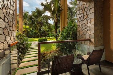 هتل Hilton Sanya Yalong Bay Resort & Spa