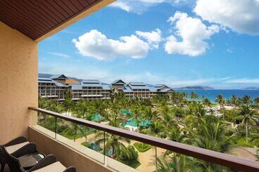 هتل Hilton Sanya Yalong Bay Resort & Spa
