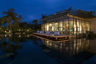 هتل Hilton Sanya Yalong Bay Resort & Spa