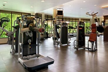 هتل Hilton Sanya Yalong Bay Resort & Spa