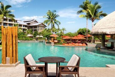 هتل Hilton Sanya Yalong Bay Resort & Spa