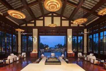 هتل Hilton Sanya Yalong Bay Resort & Spa