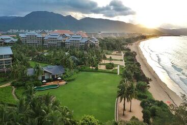 هتل Hilton Sanya Yalong Bay Resort & Spa