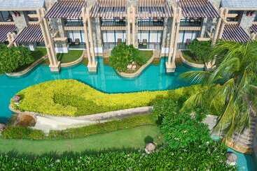 هتل Hilton Sanya Yalong Bay Resort & Spa
