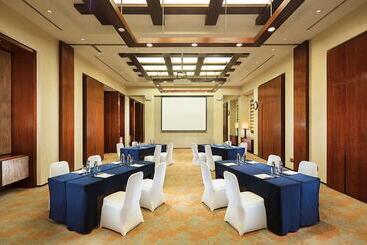 هتل Hilton Sanya Yalong Bay Resort & Spa