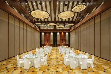 هتل Hilton Sanya Yalong Bay Resort & Spa