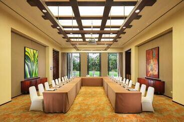 هتل Hilton Sanya Yalong Bay Resort & Spa