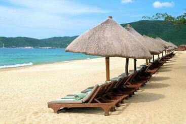 هتل Hilton Sanya Yalong Bay Resort & Spa