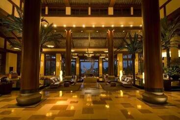هتل Hilton Sanya Yalong Bay Resort & Spa