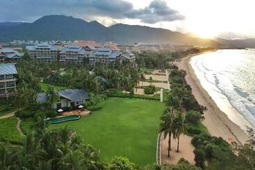 هتل Hilton Sanya Yalong Bay Resort & Spa