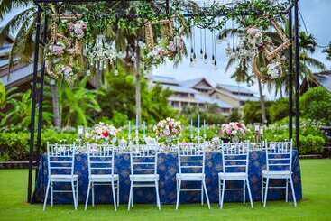 هتل Hilton Sanya Yalong Bay Resort & Spa