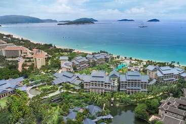 هتل Hilton Sanya Yalong Bay Resort & Spa