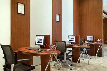 هتل Hilton Sanya Yalong Bay Resort & Spa