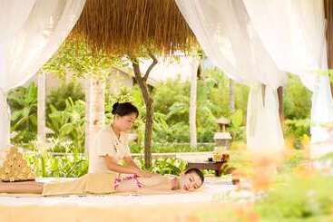 هتل Hilton Sanya Yalong Bay Resort & Spa