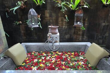 هتل Komaneka At Tanggayuda Ubud