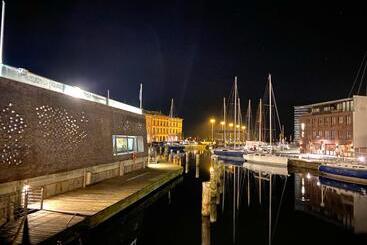هتل Kontorhaus Stralsund