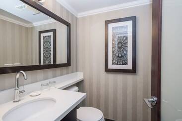 هتل La Grande Residence At The Sutton Place