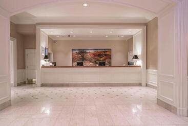 هتل La Grande Residence At The Sutton Place