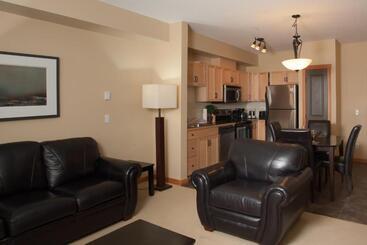 هتل Lodges At Canmore