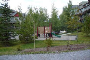 هتل Lodges At Canmore