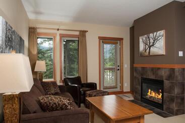 هتل Lodges At Canmore