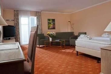 Loev   Vela Hotels