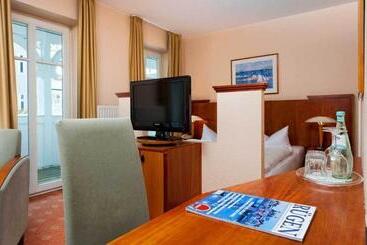 Loev   Vela Hotels