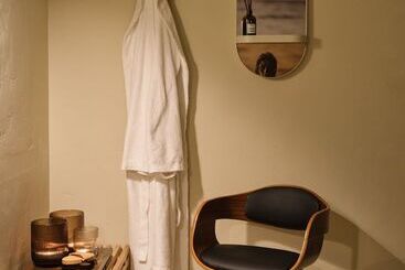 Loev   Vela Hotels