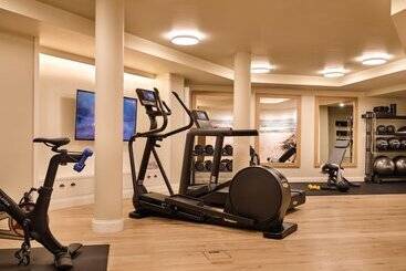 Loev   Vela Hotels