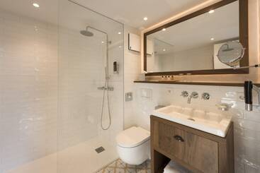 Loev   Vela Hotels