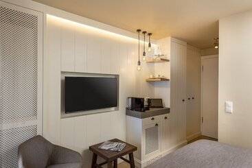 Loev   Vela Hotels
