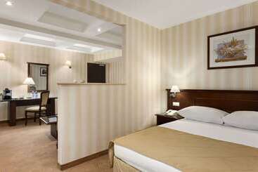 Ramada Hotel & Suites By Wyndham Bucharest North