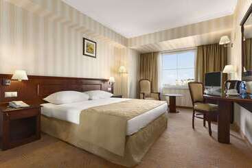 Ramada Hotel & Suites By Wyndham Bucharest North