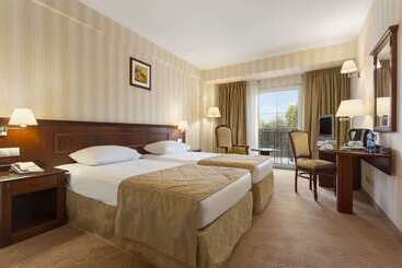 Ramada Hotel & Suites By Wyndham Bucharest North