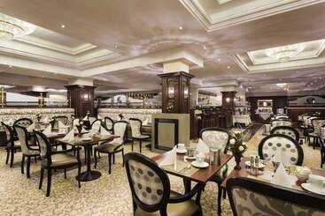 Ramada Hotel & Suites By Wyndham Bucharest North
