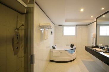 Ramada Hotel & Suites By Wyndham Bucharest North