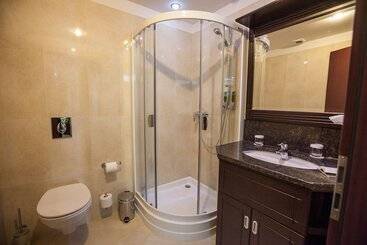 Ramada Hotel & Suites By Wyndham Bucharest North