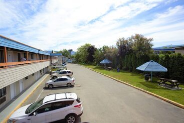 בית מלון כפרי Recreation Inn And Suites