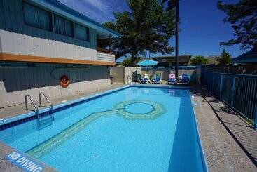هتل Recreation Inn And Suites